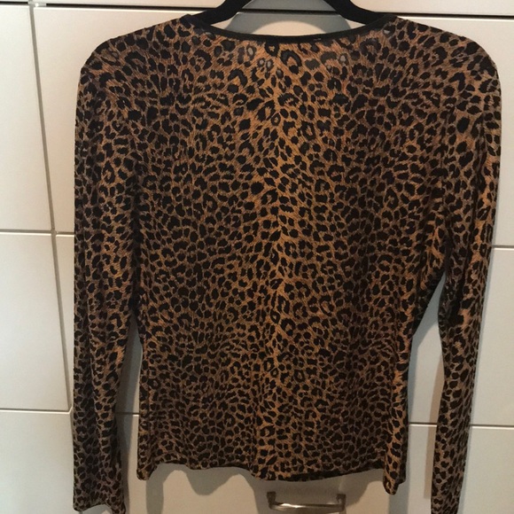 HOST PICK 9/1 TOPS - Express Leopard Top - Picture 6 of 10